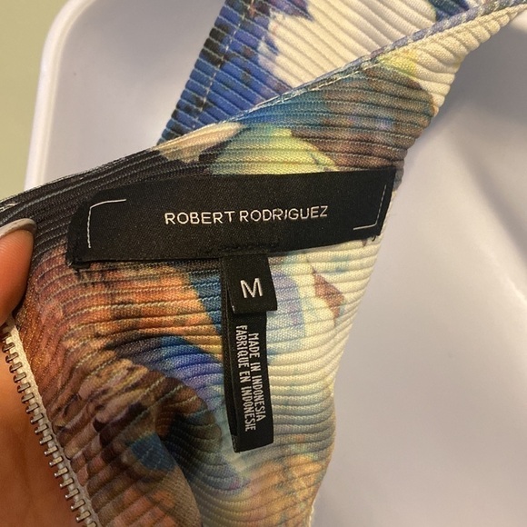 Robert Rodiguez Floral Abstract Sleeveless Spring V Neck Short Top - Picture 9 of 12